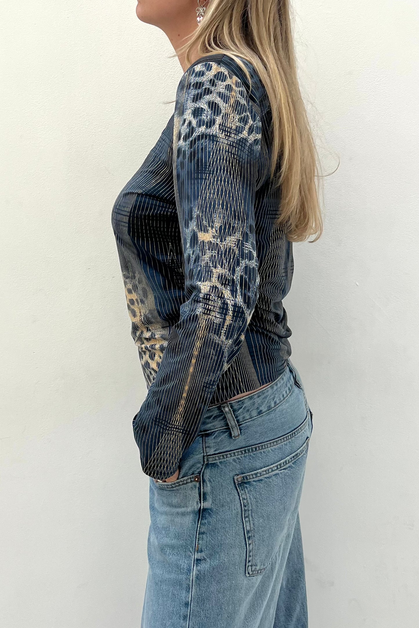 Vintage Blue Graphic Lines Longsleeve