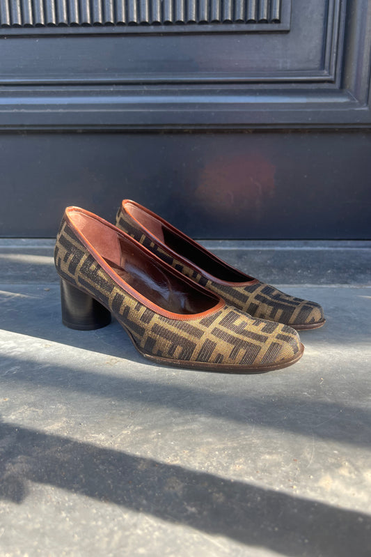 Vintage Classic Zucca Heels 37