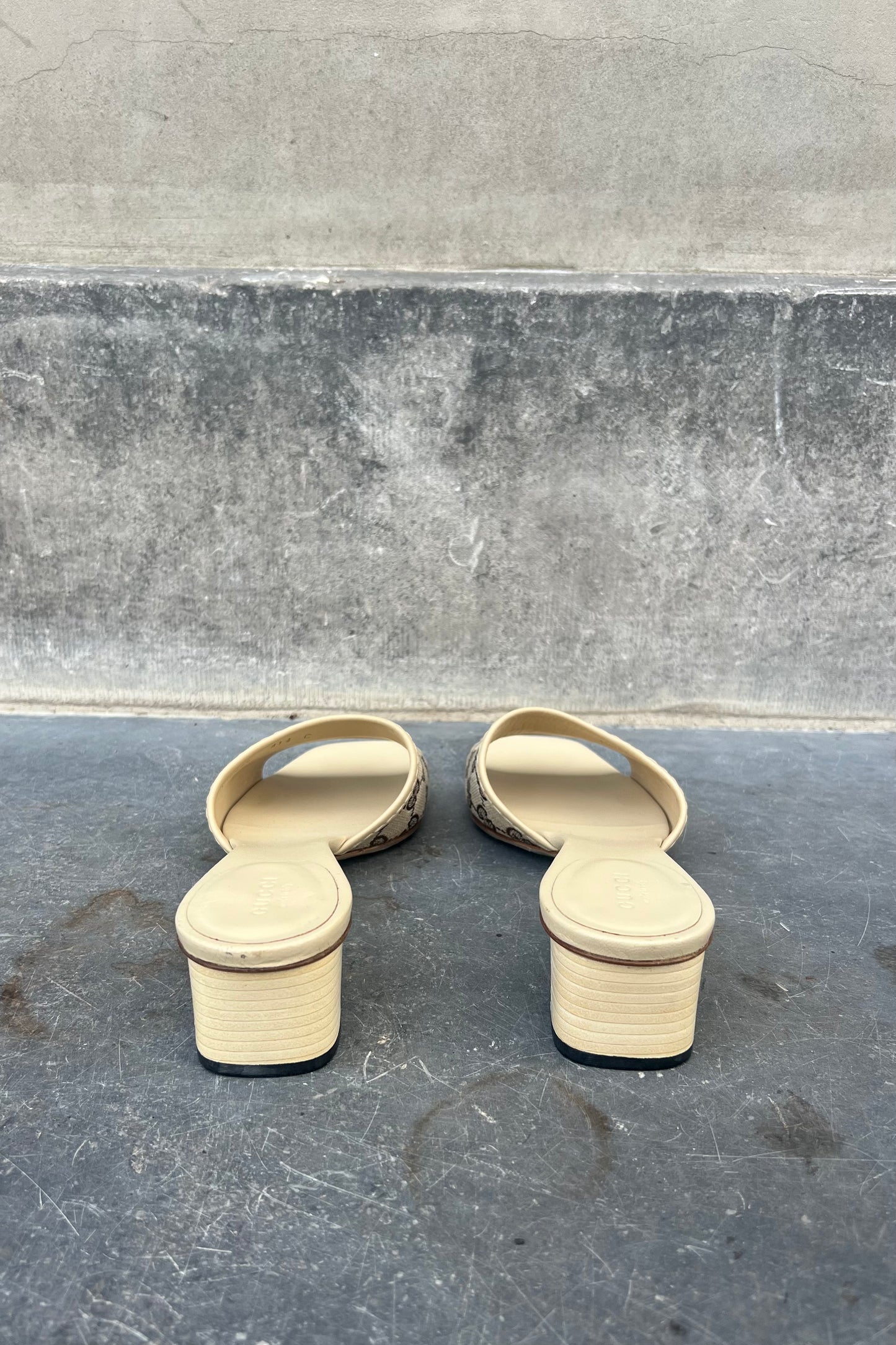 Vintage Beige Classic Monogram Mules 41,5