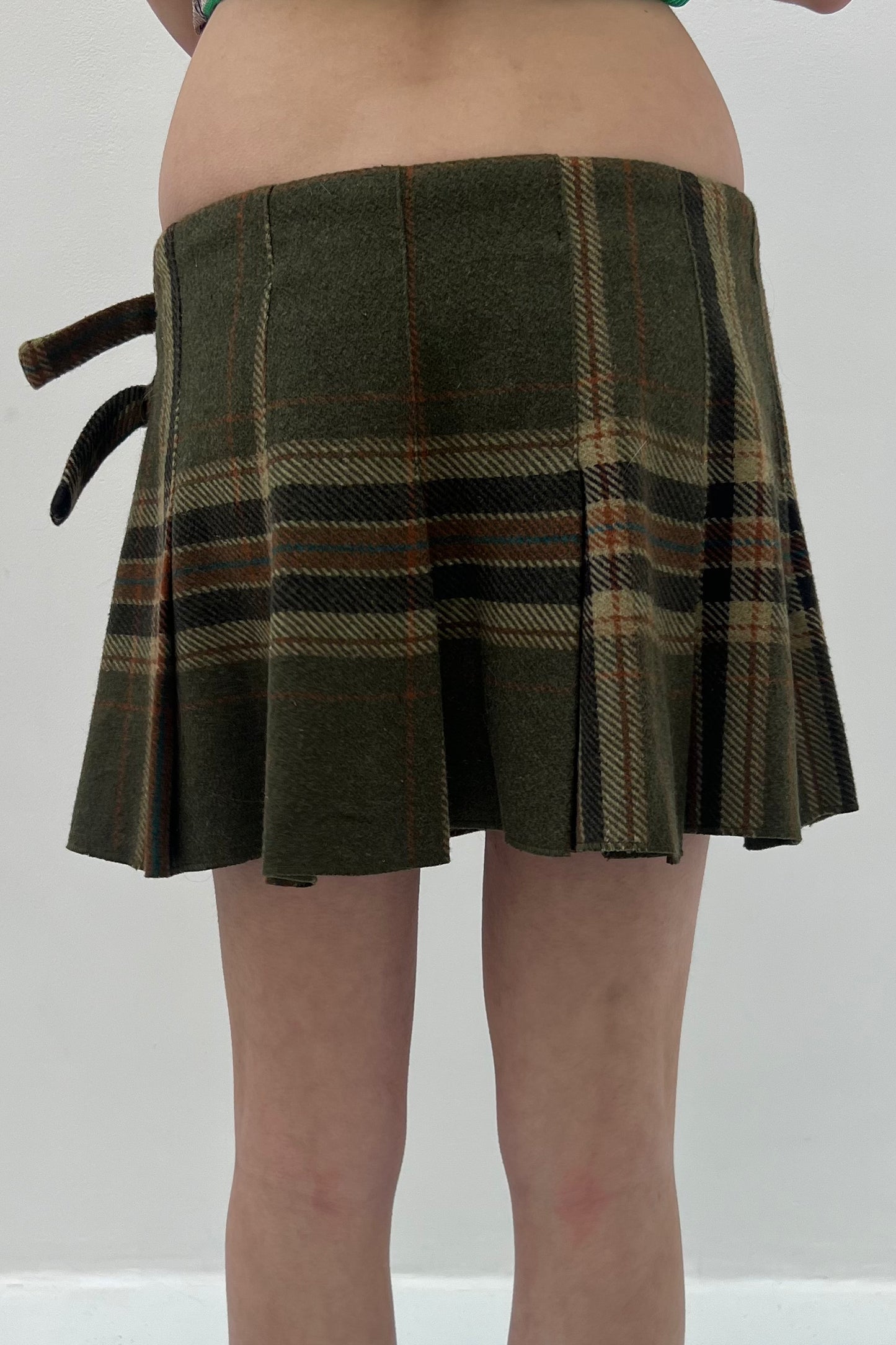 Vintage Woolen Checkered 39 Pleated Skirt