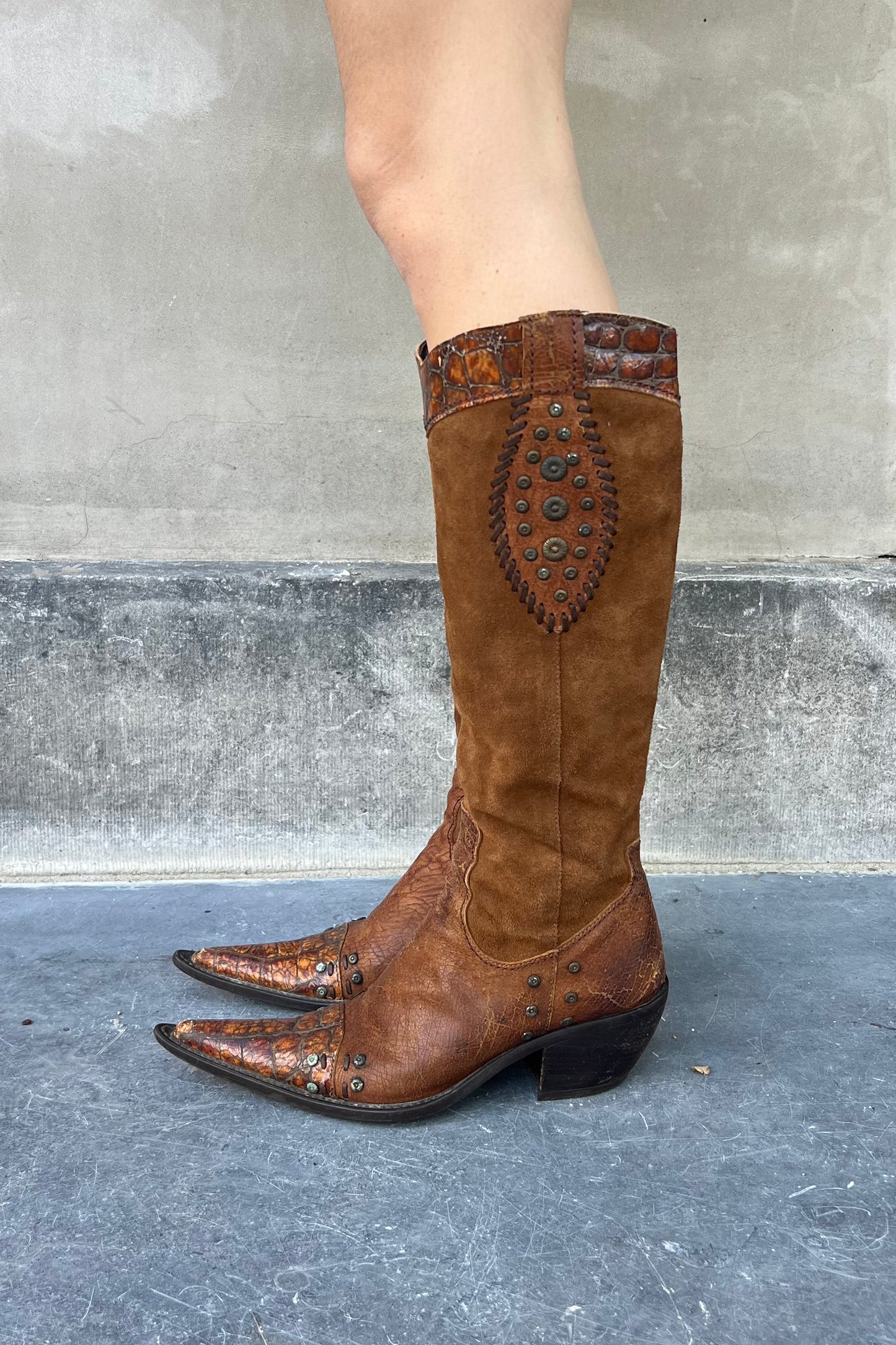 Vintage Suede Studs & Croco Details Boots 37