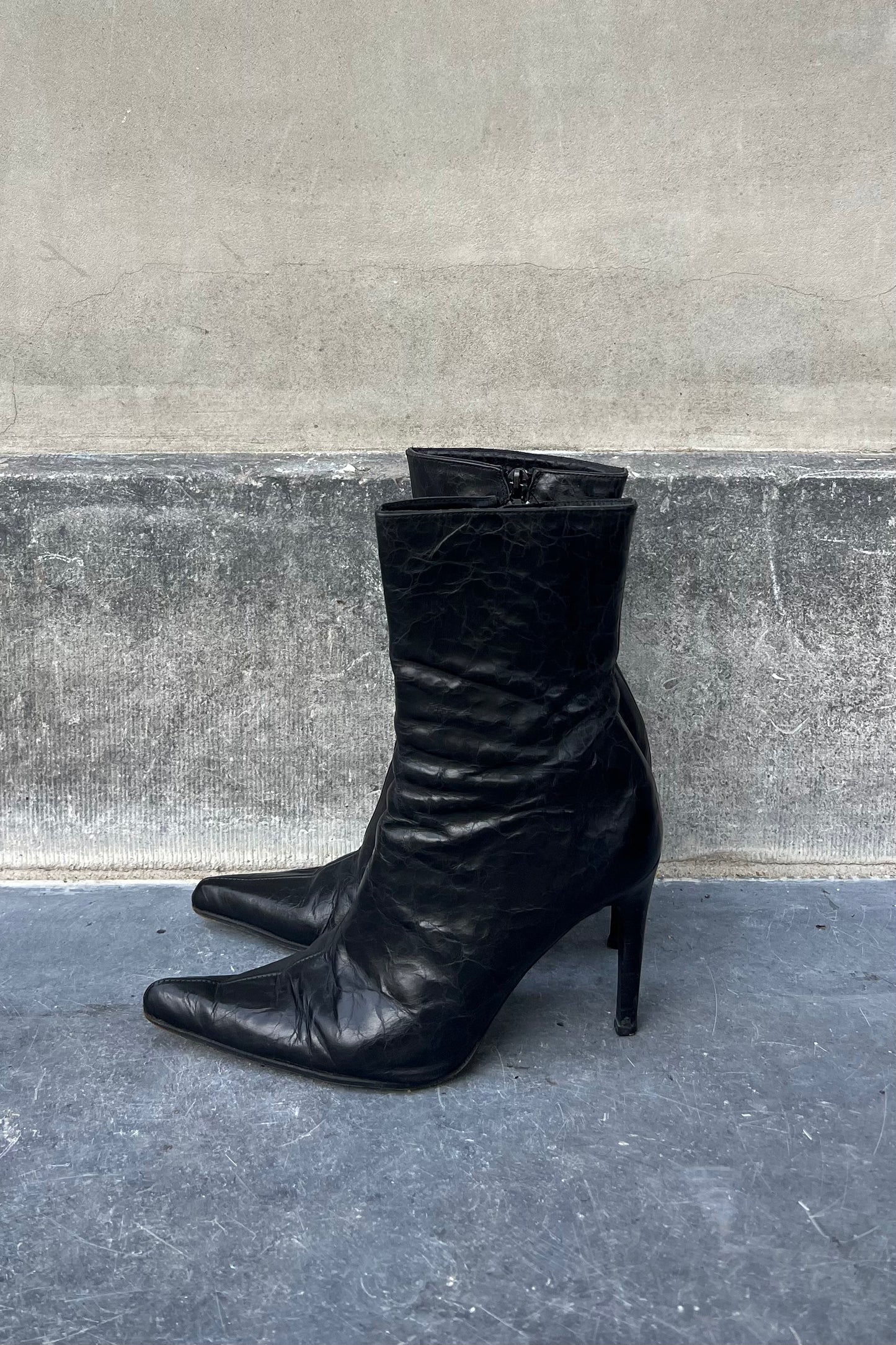 Vintage Black Classic Crackle Boots 37