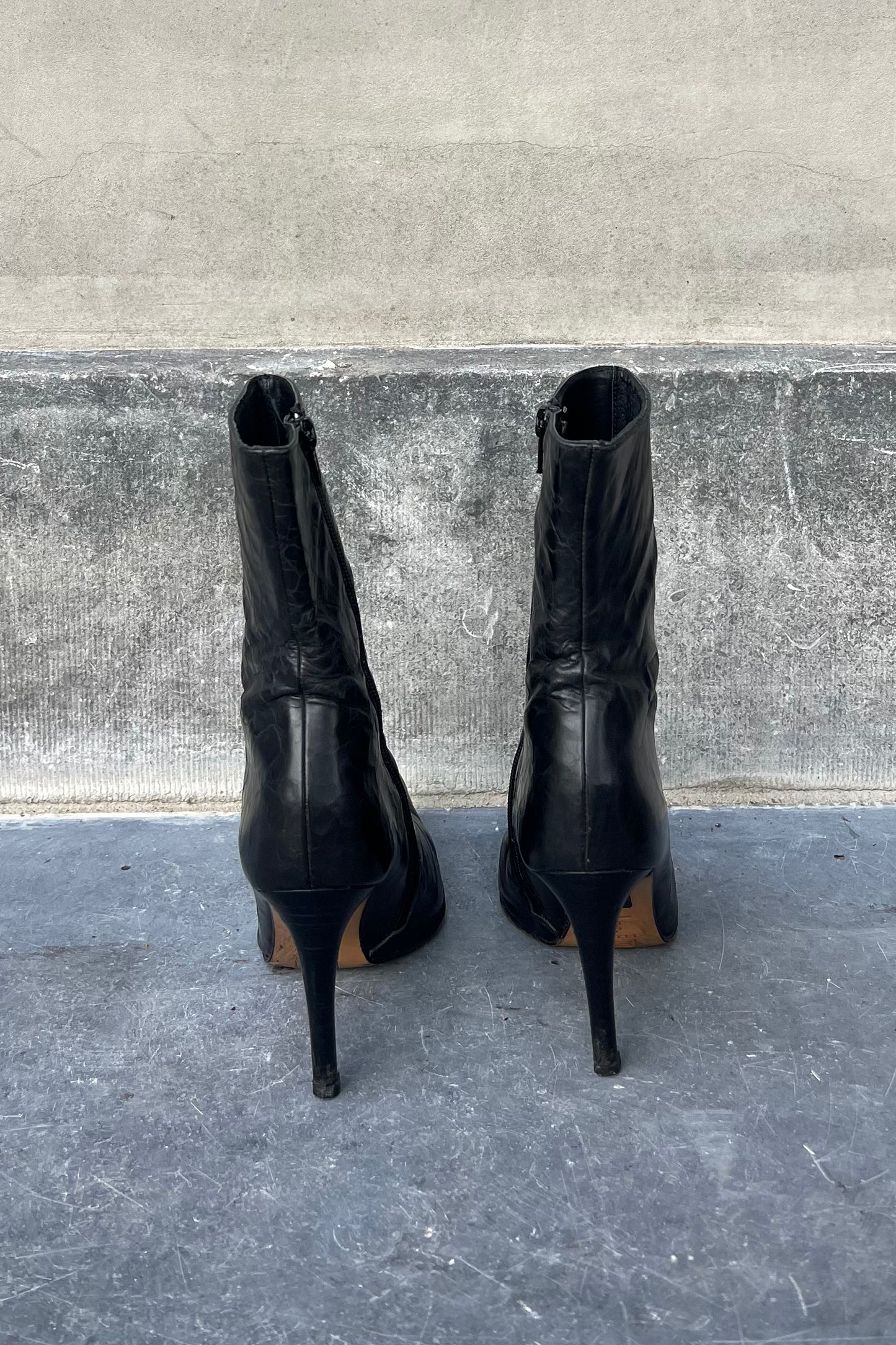 Vintage Black Classic Crackle Boots 37