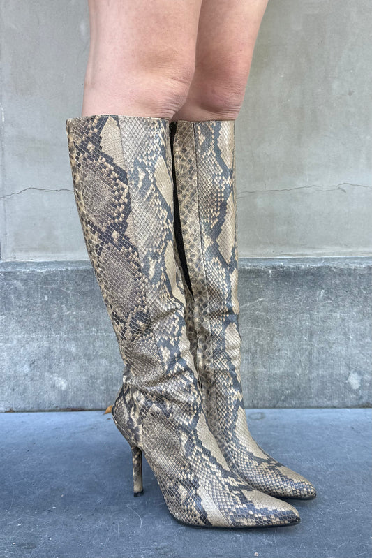 Vintage Beige Python Pointy Toe Boots 39,5
