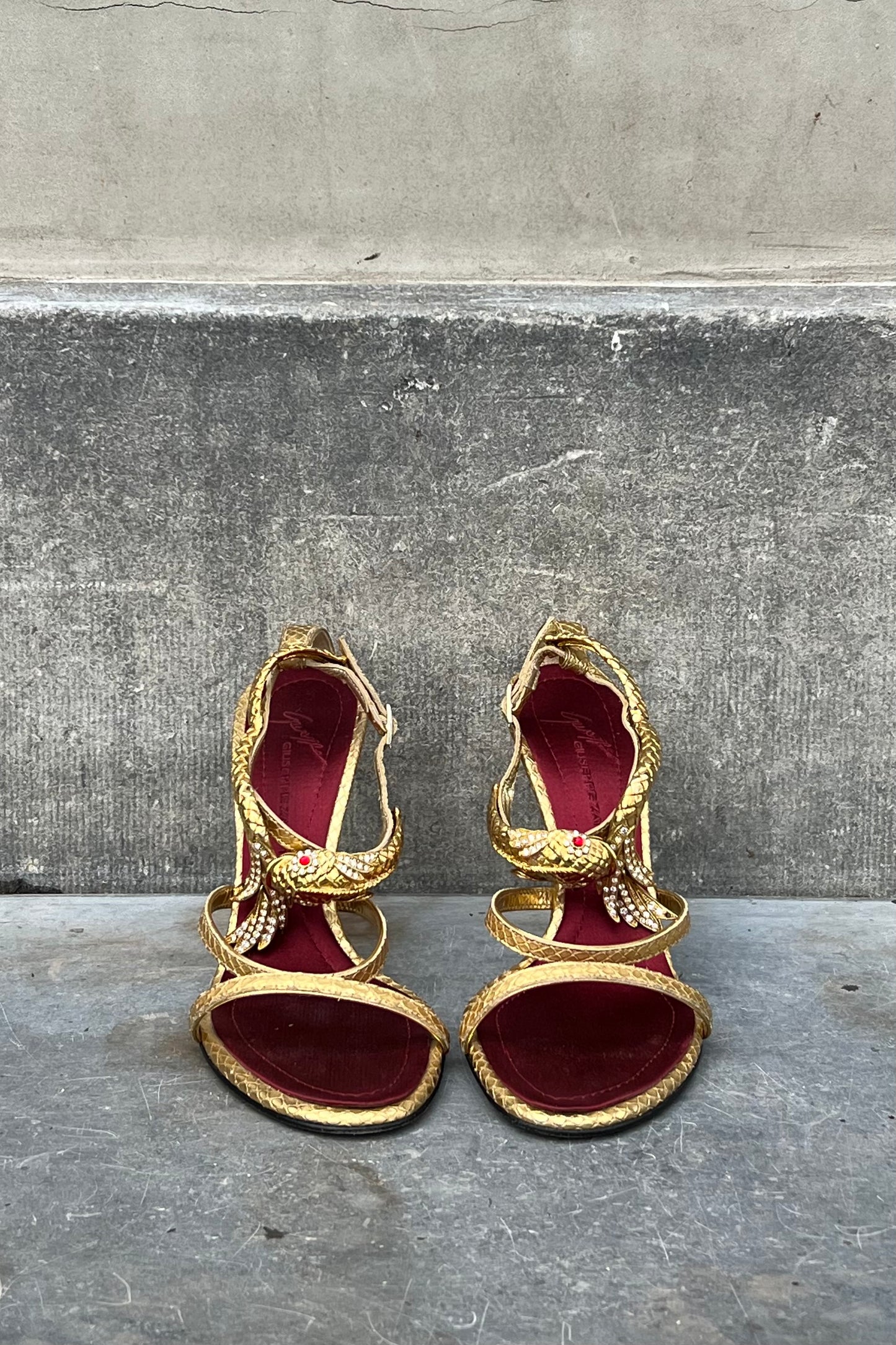 Vintage golden Fish Heels 39