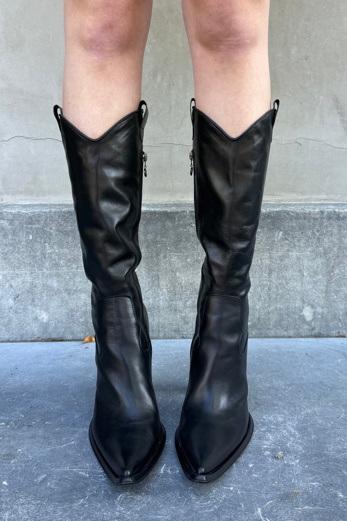 Vintage Black Pointy Toe Classic Boots 38