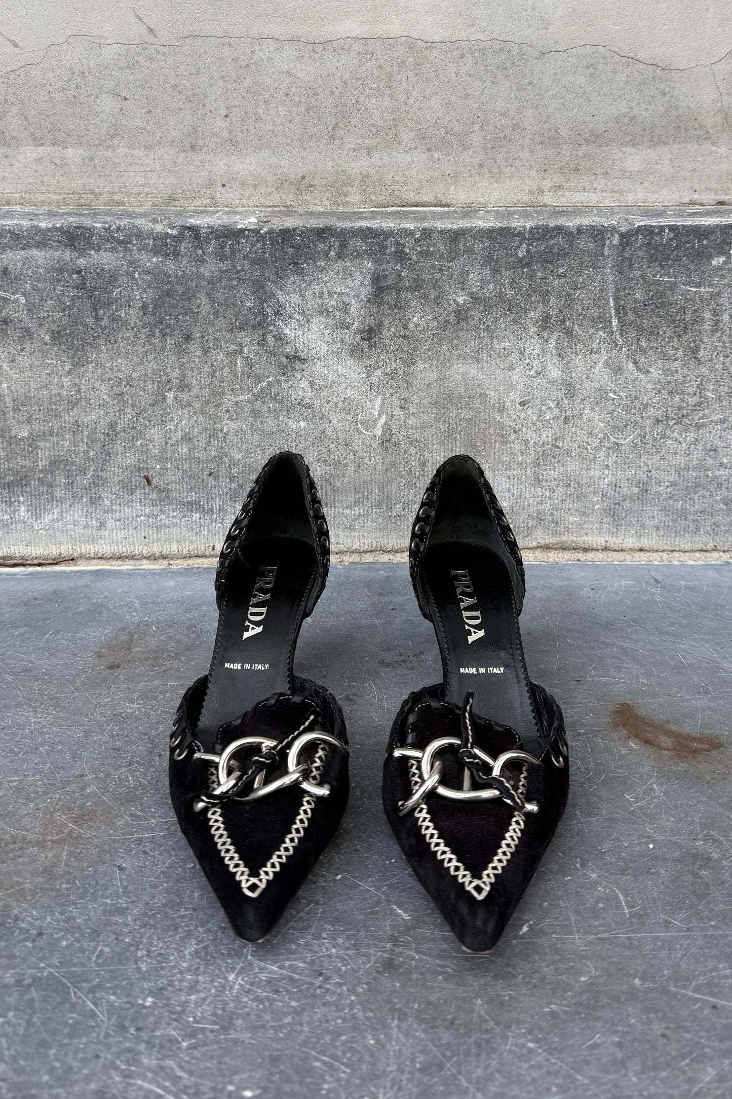 Vintage Black Suede Silver Eyelet Toe Kitten Heel 37,5