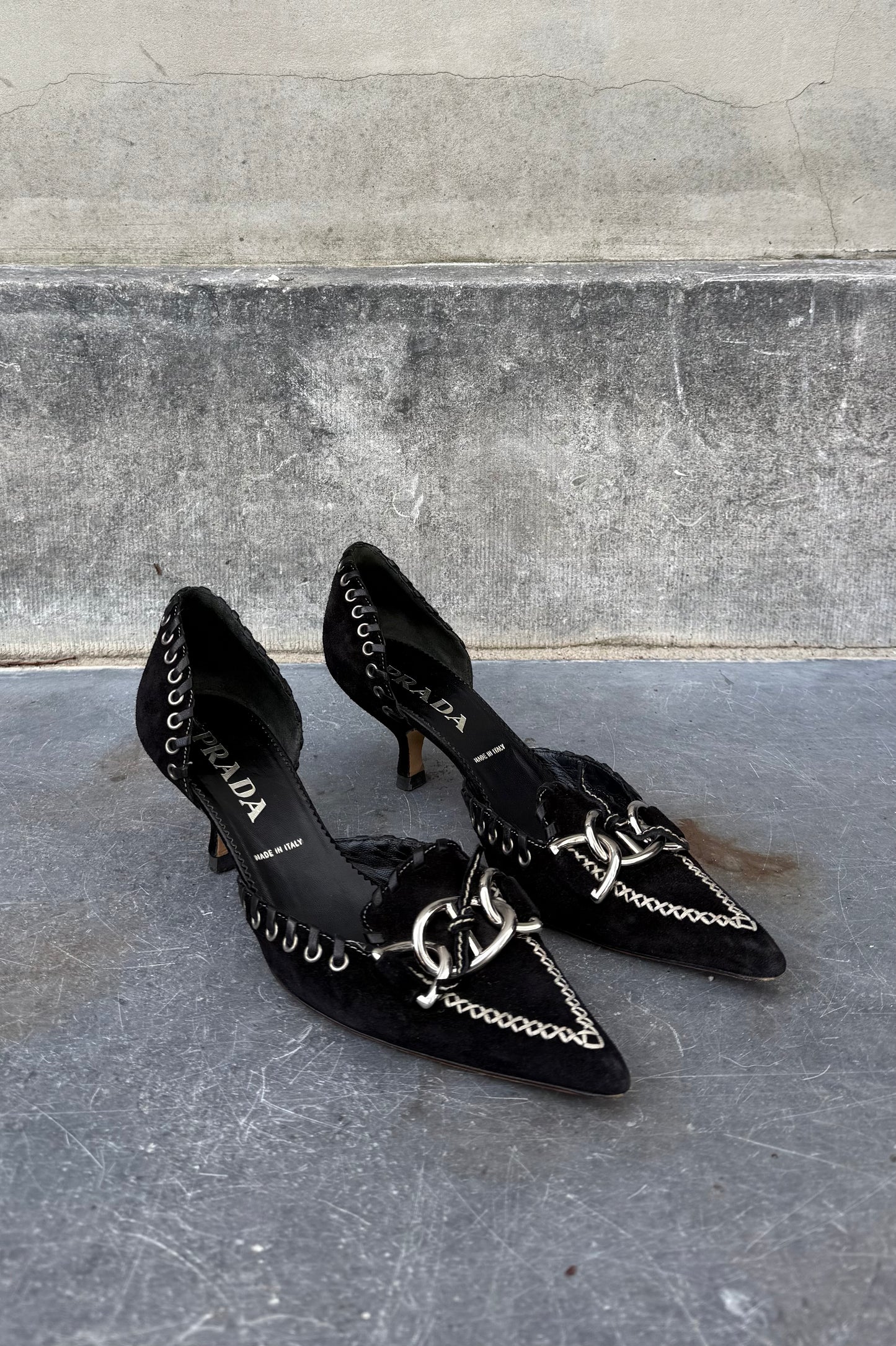 Vintage Black Suede Silver Eyelet Toe Kitten Heel 37,5