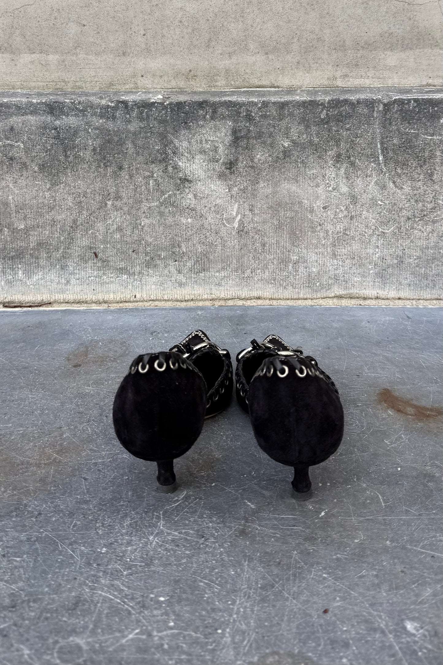 Vintage Black Suede Silver Eyelet Toe Kitten Heel 37,5