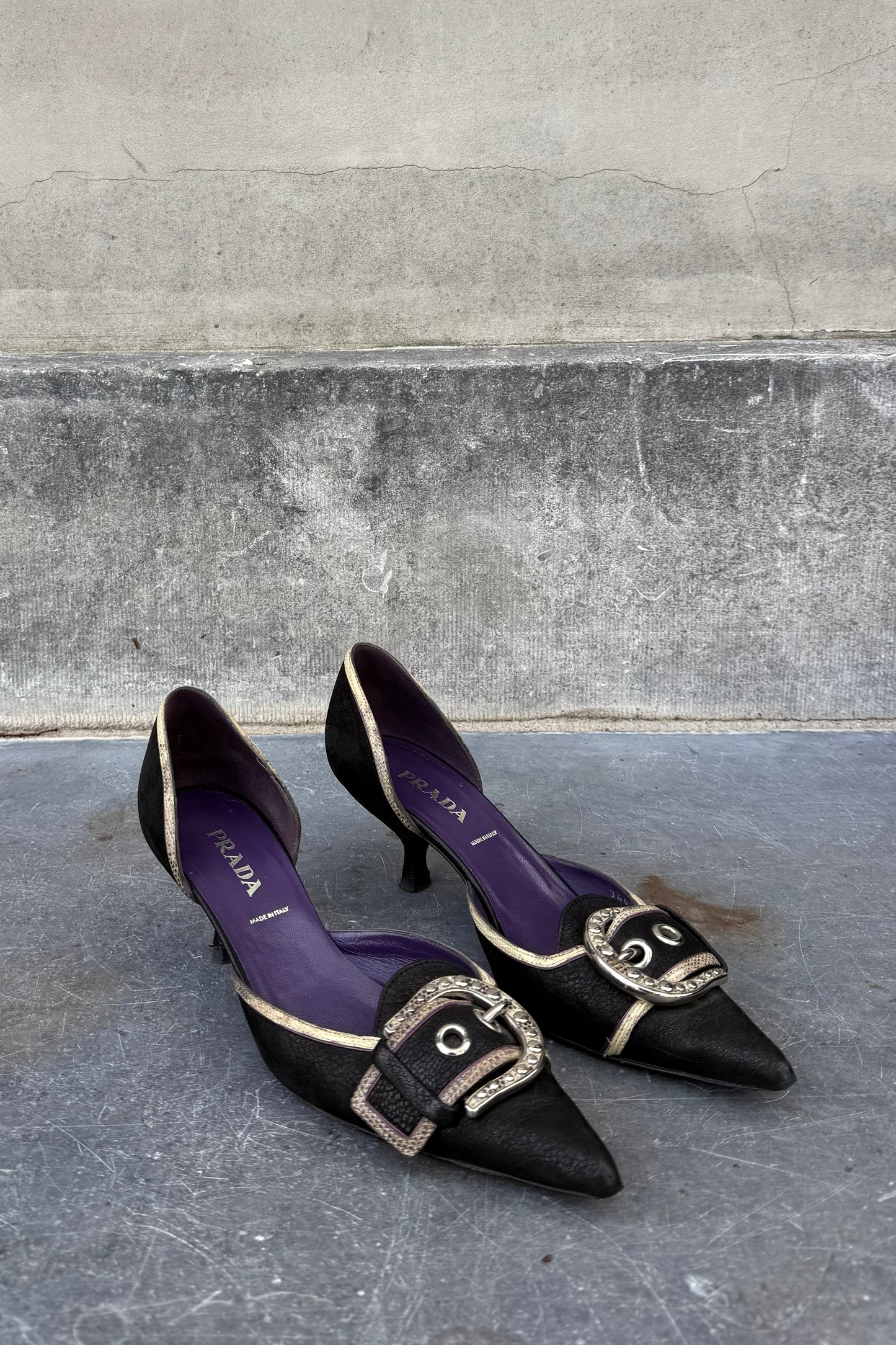 Vintage Black Buckle Pointy Toe Kitten Heel 37,5