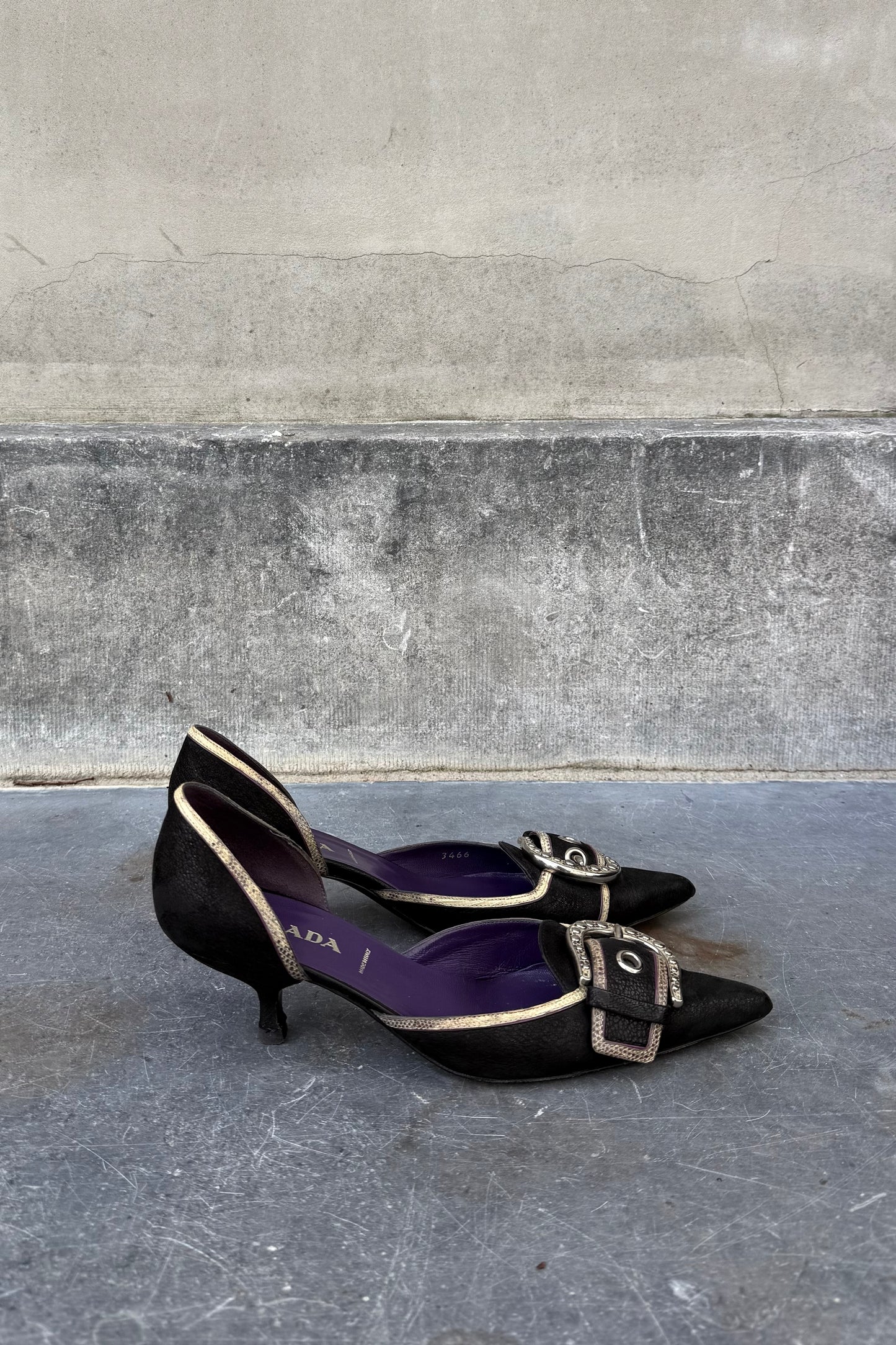Vintage Black Buckle Pointy Toe Kitten Heel 37,5