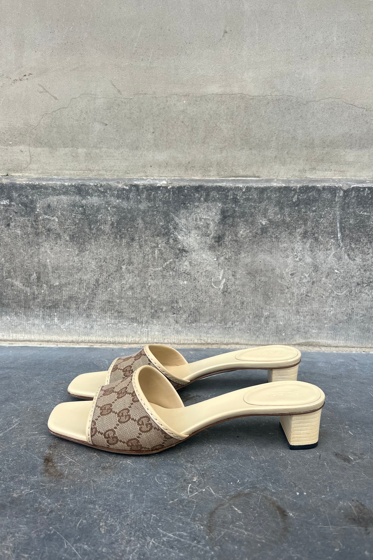 Vintage Beige Classic Monogram Mules  41,5