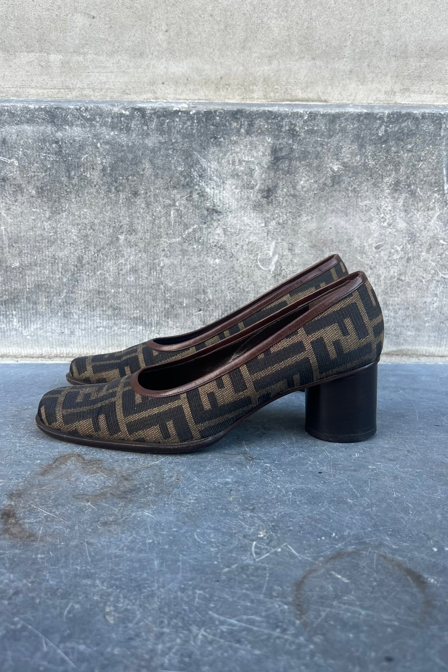 Vintage Classic Zucca Heels 37