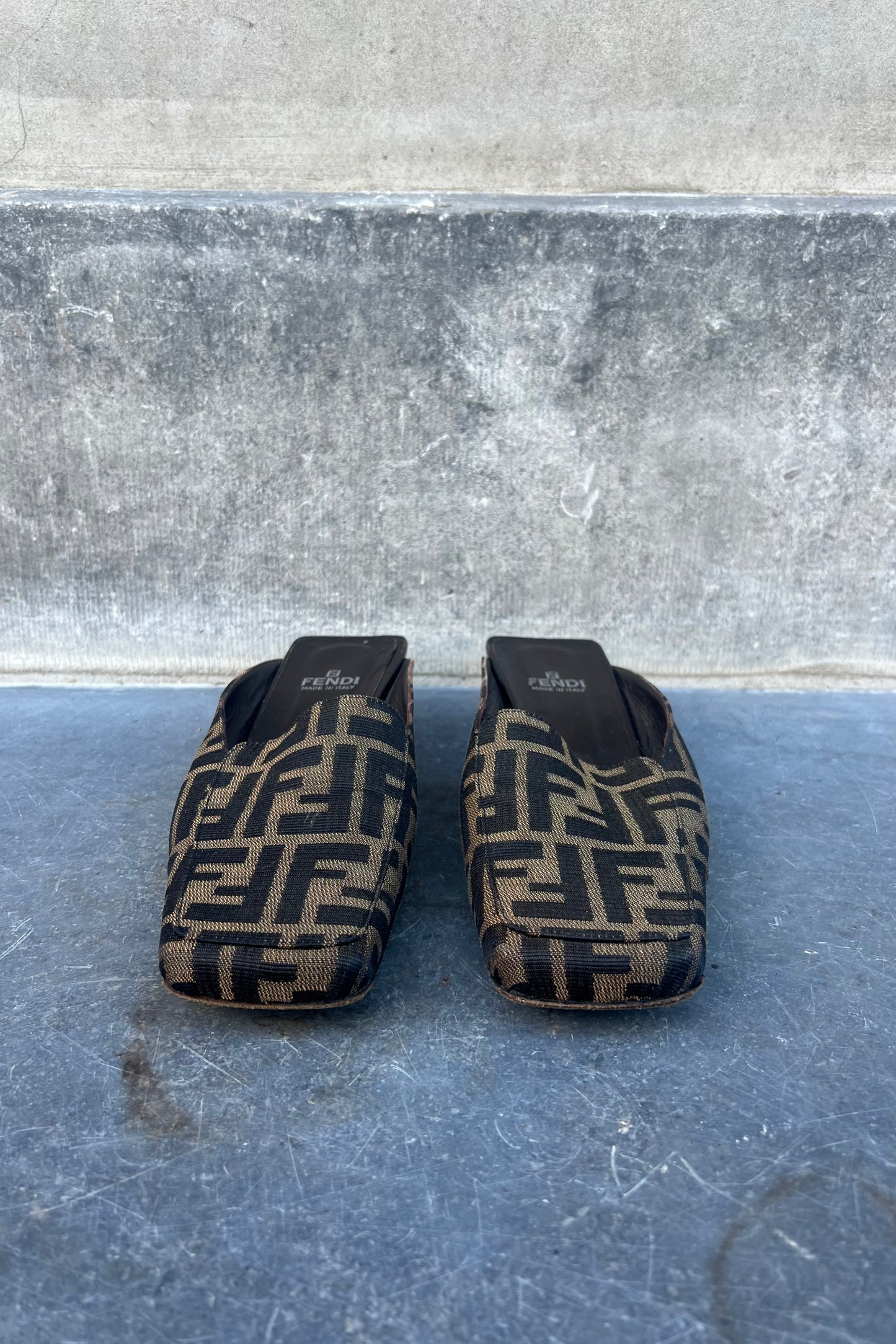 Vintage Classic Zucca Slide Mules 40.5