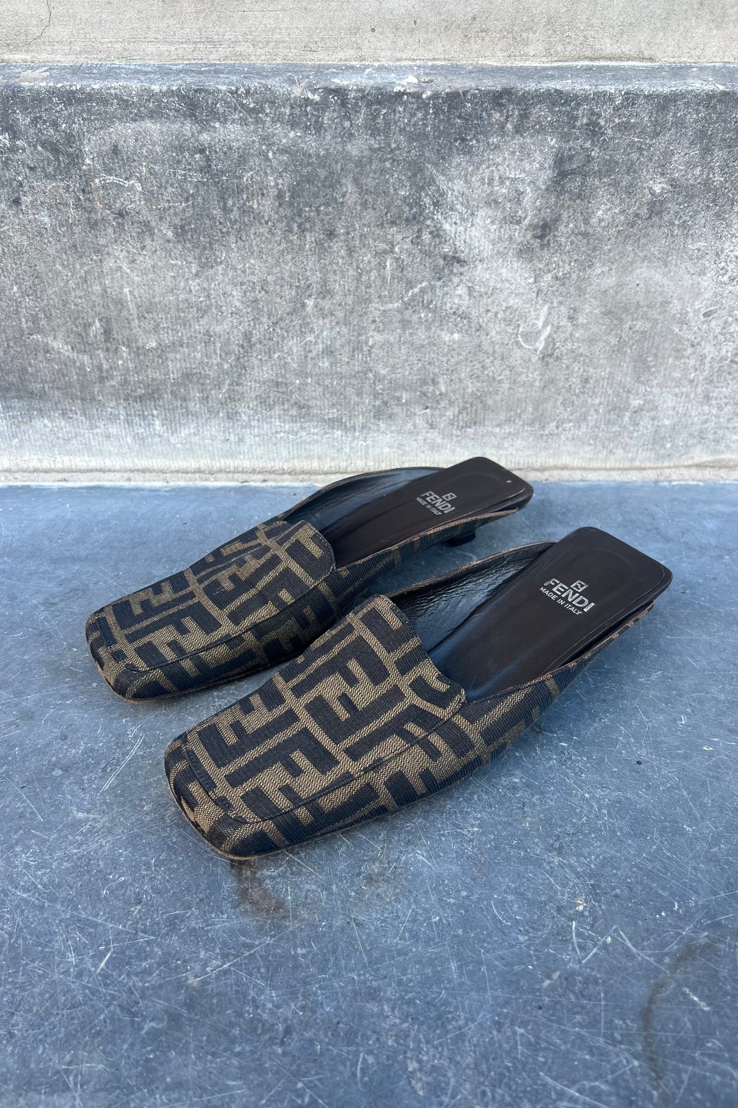 Vintage Classic Zucca Slide Mules 40.5