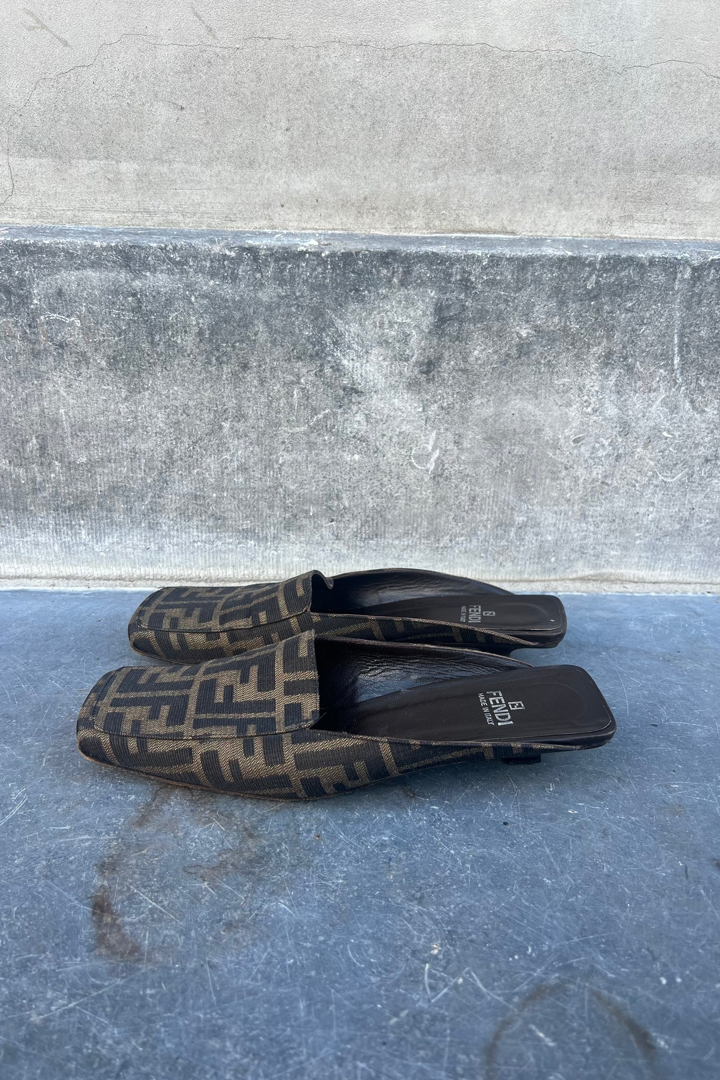 Vintage Classic Zucca Slide Mules 40.5