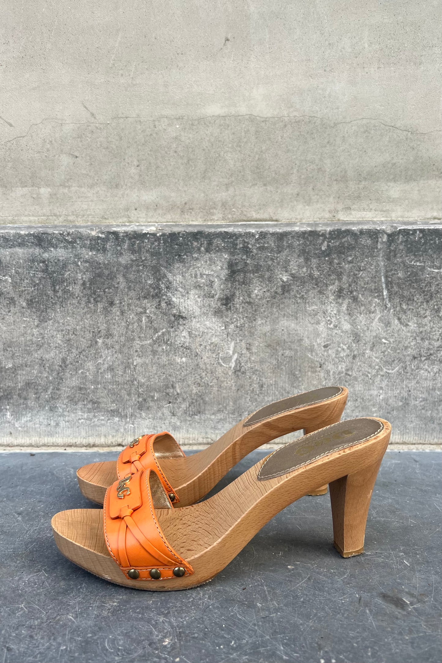 Vintage Orange Golden Logo Clog Mules 38,5