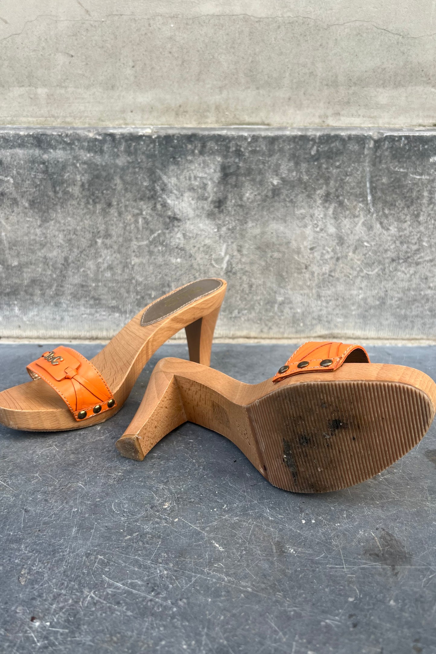 Vintage Orange Golden Logo Clog Mules 38,5