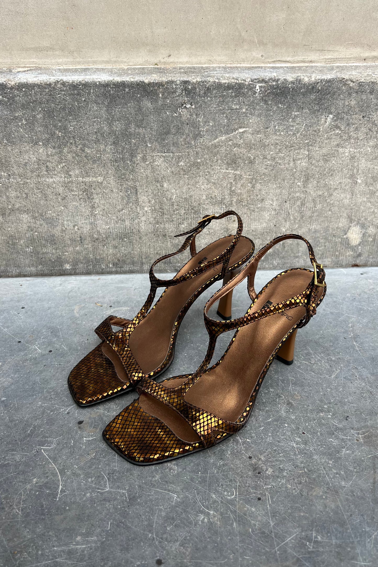 Vintage Metallic Snake Printed Heels 40