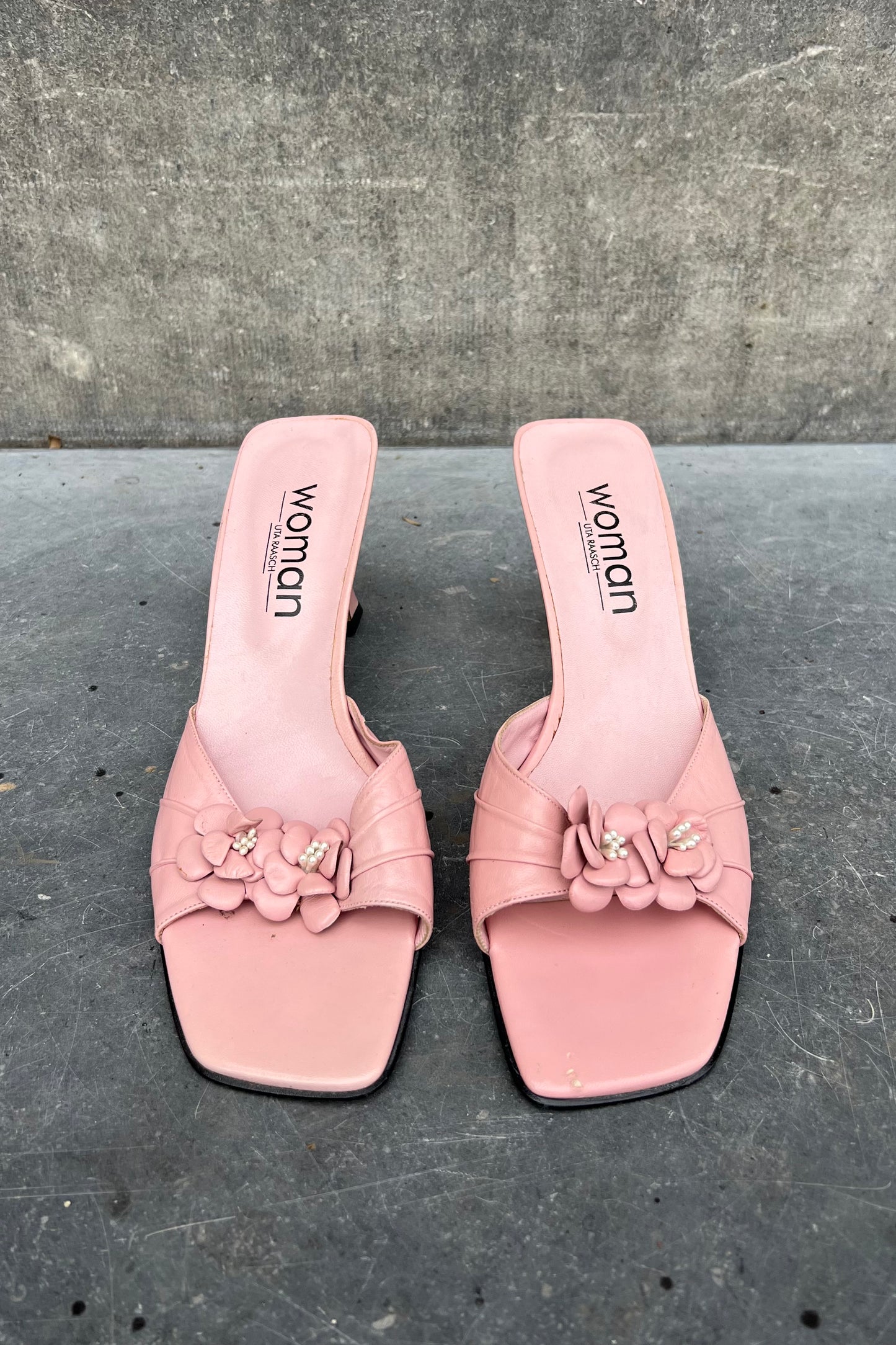 Vintage Pastel Pink Heels 40