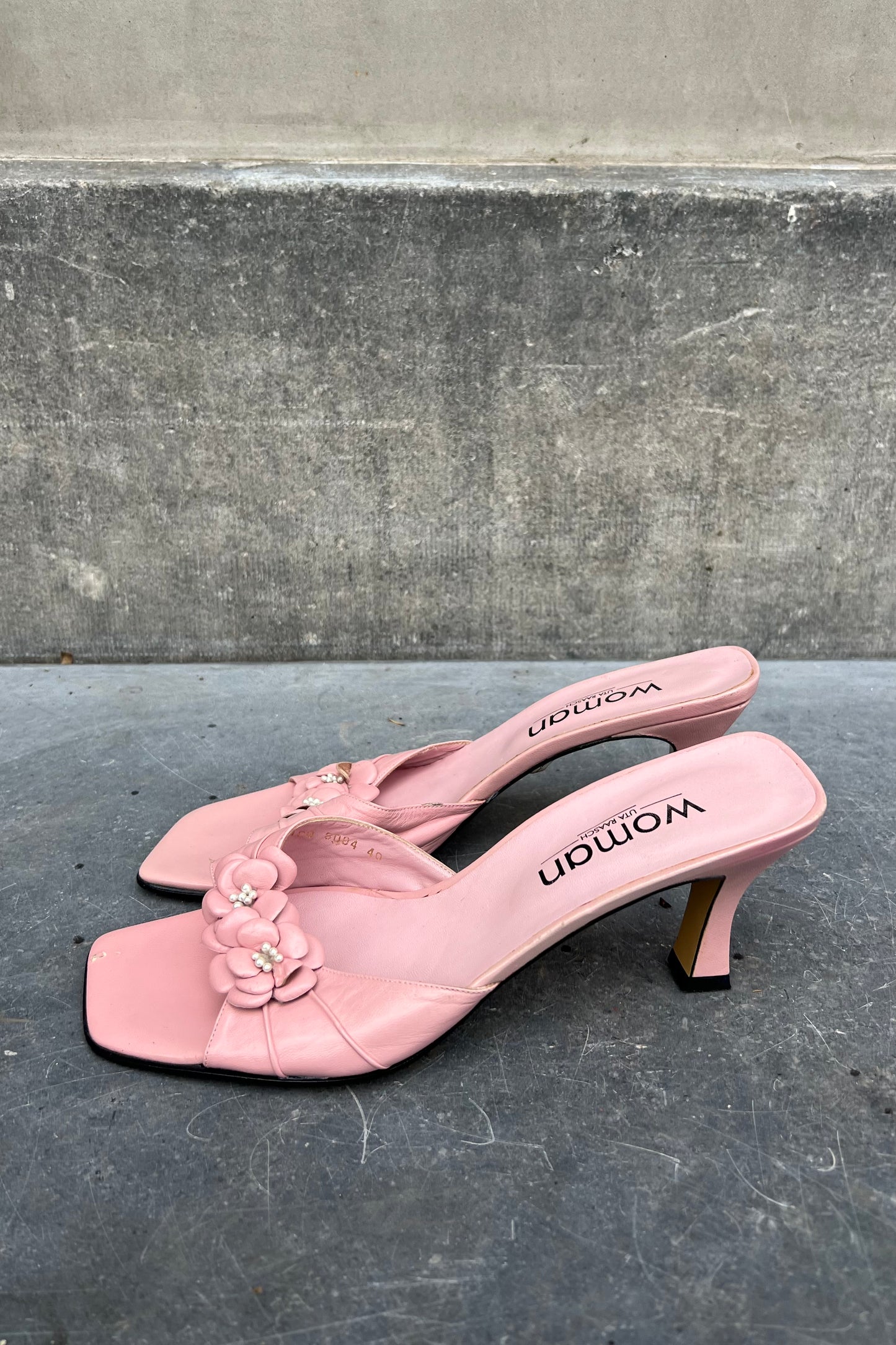 Vintage Pastel Pink Heels 40