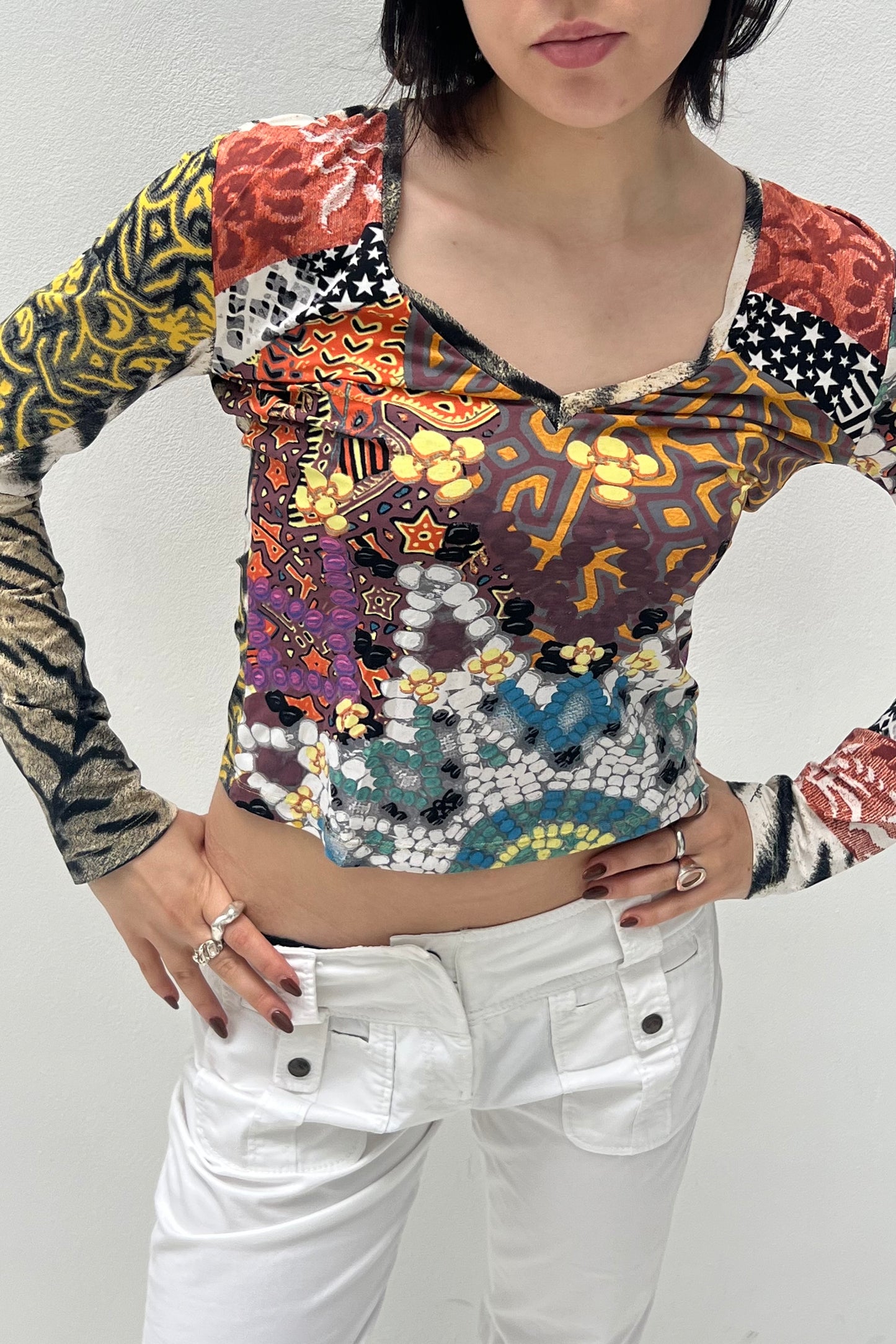 Fantasy Jewel & Tiger V-Neck Longsleeve