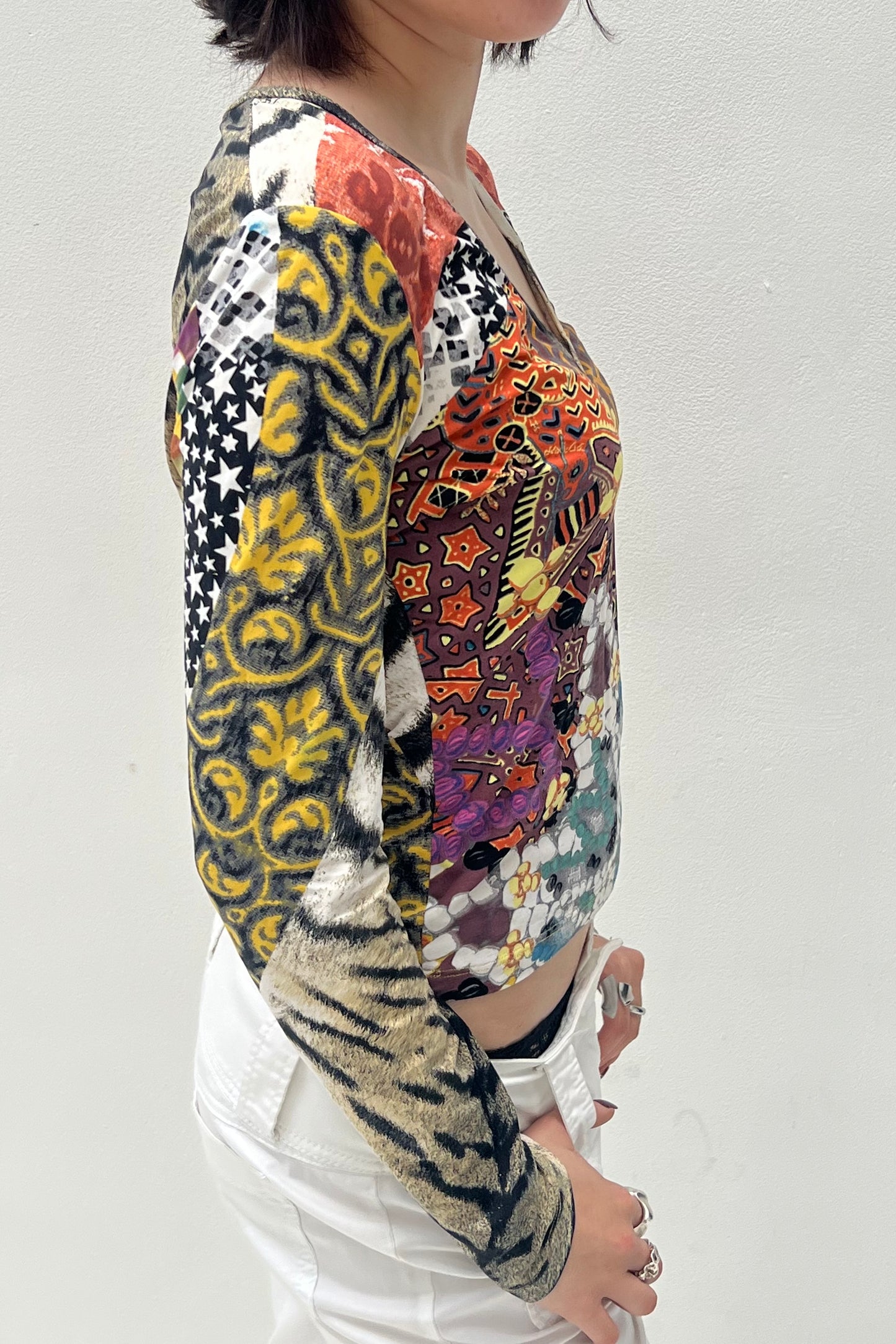 Fantasy Jewel & Tiger V-Neck Longsleeve
