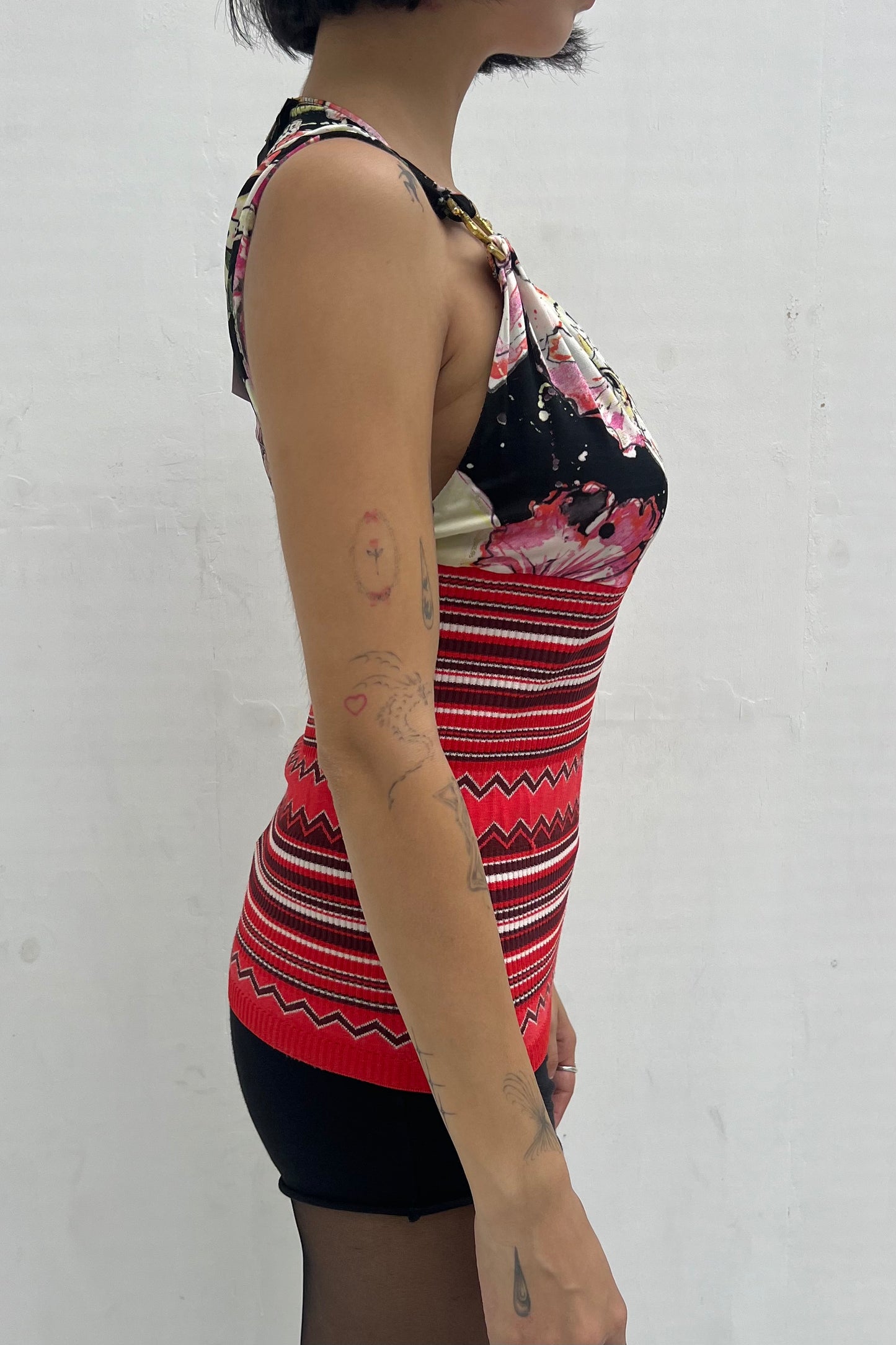 Vintage Golden Turtle Detail Floral & Red Knit Top