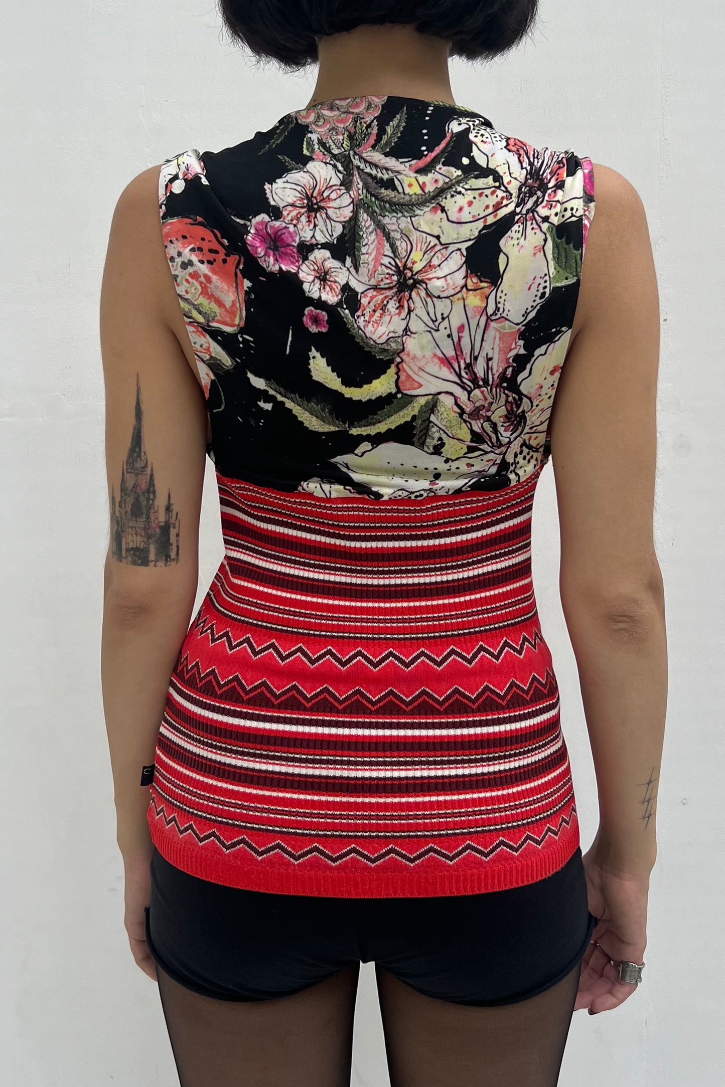 Vintage Golden Turtle Detail Floral & Red Knit Top