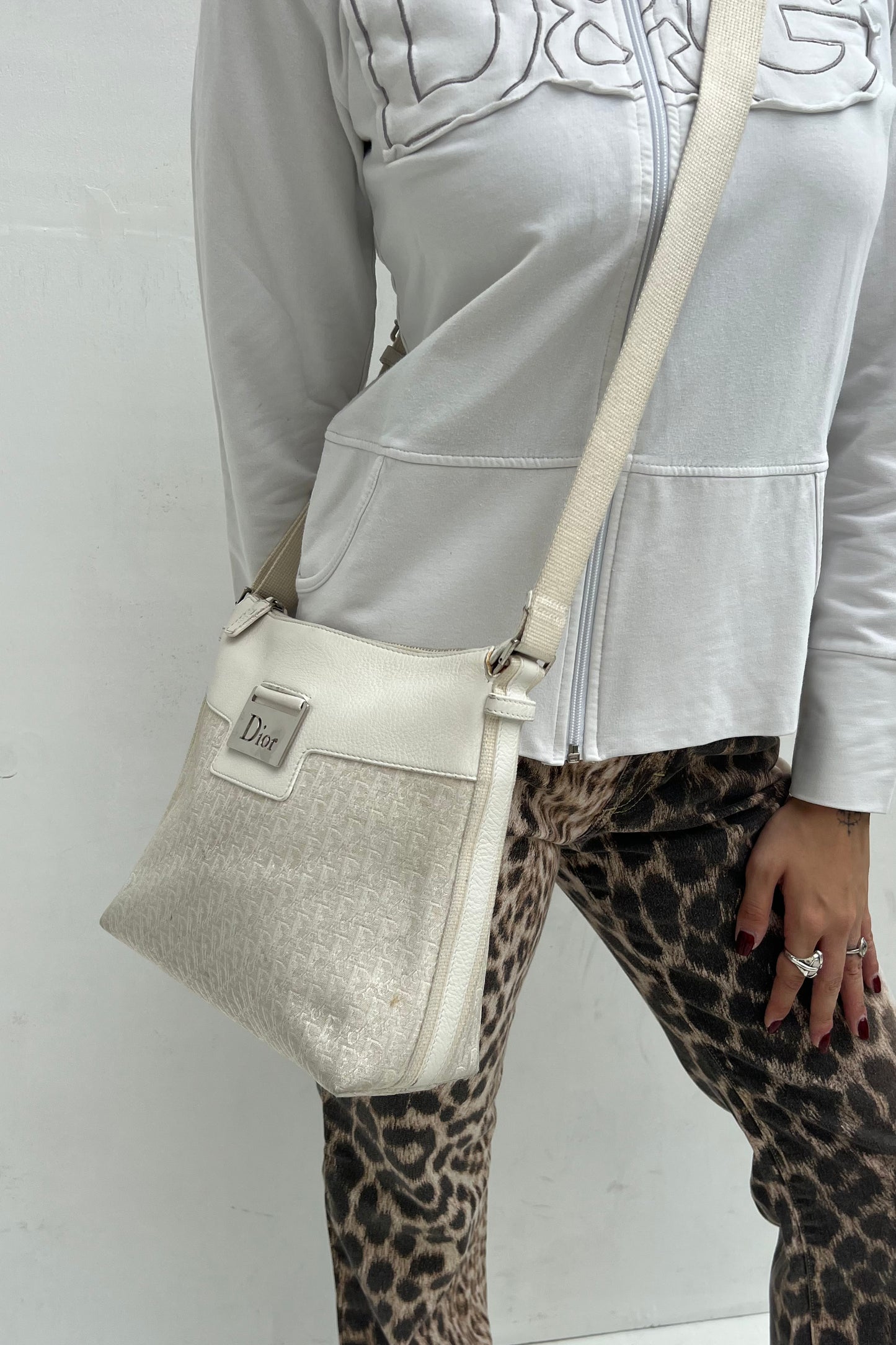 Vintage Cream Silver Logo Plaque Cross Body Bag